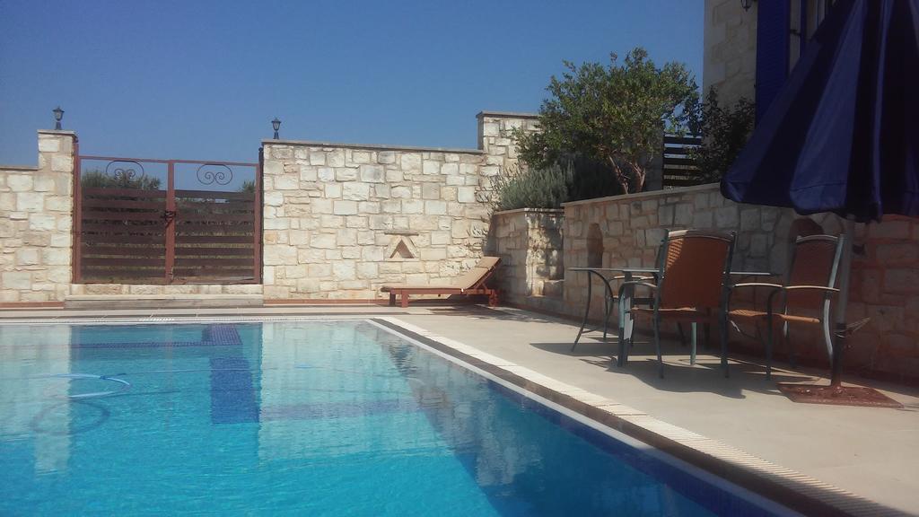 Mouríon Lake Villas II מראה חיצוני תמונה