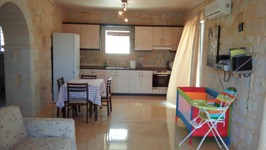 Mouríon Lake Villas II מראה חיצוני תמונה