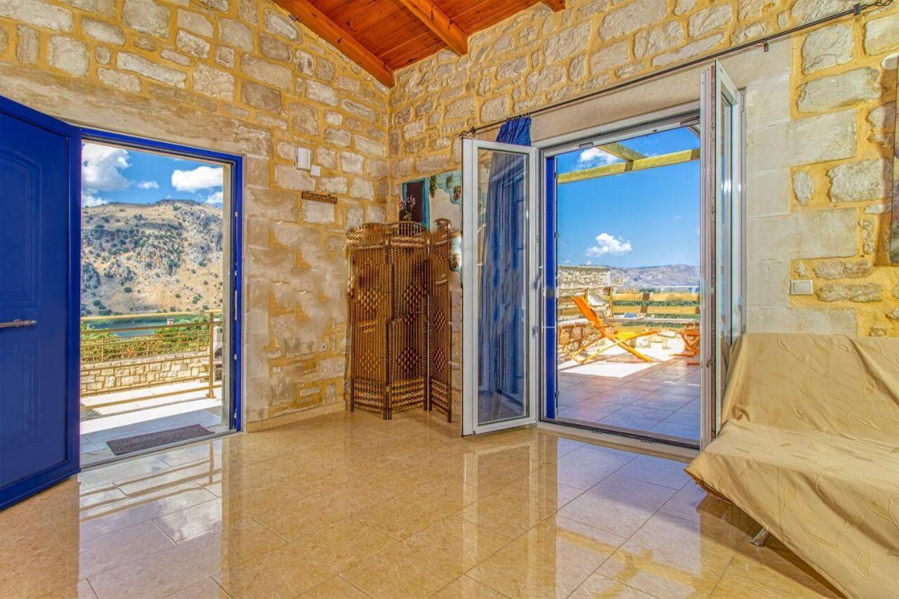 Mouríon Lake Villas II מראה חיצוני תמונה
