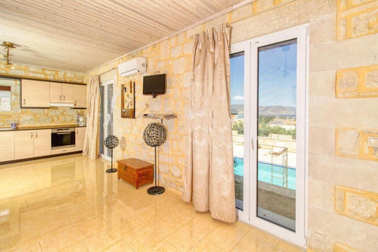 Mouríon Lake Villas II מראה חיצוני תמונה