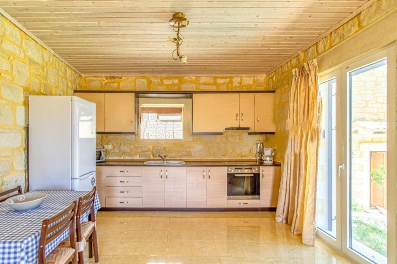 Mouríon Lake Villas II מראה חיצוני תמונה