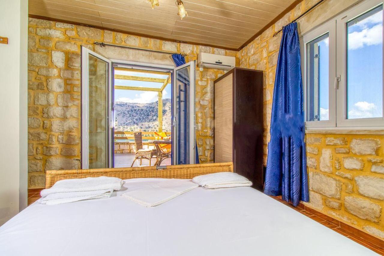 Mouríon Lake Villas II מראה חיצוני תמונה